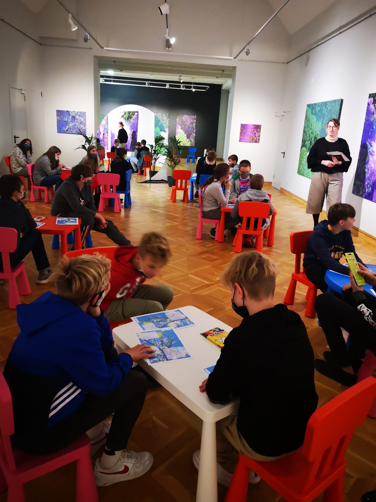 maksla-mums-visapkart_mezejpedagogijas-nodarbiba-liepajas-muzeja-1